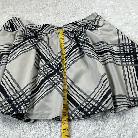 Go International striped satin mini skirt, size 11 - Picture 4 of 8